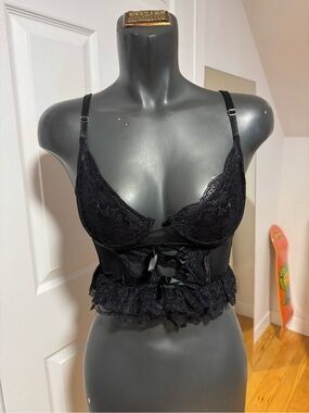Black Lace Ruffled Bralette - Women's Intimates